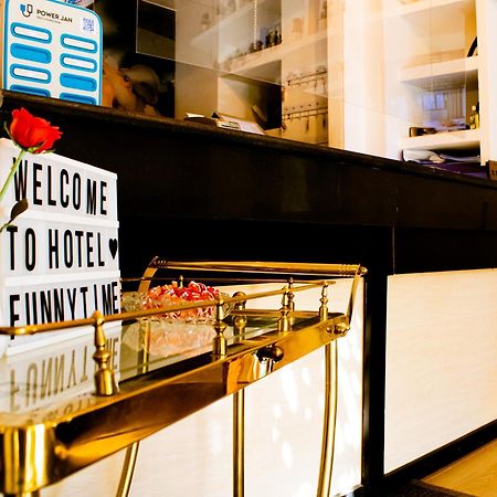 Hotel Funnytime Бухарест Экстерьер фото