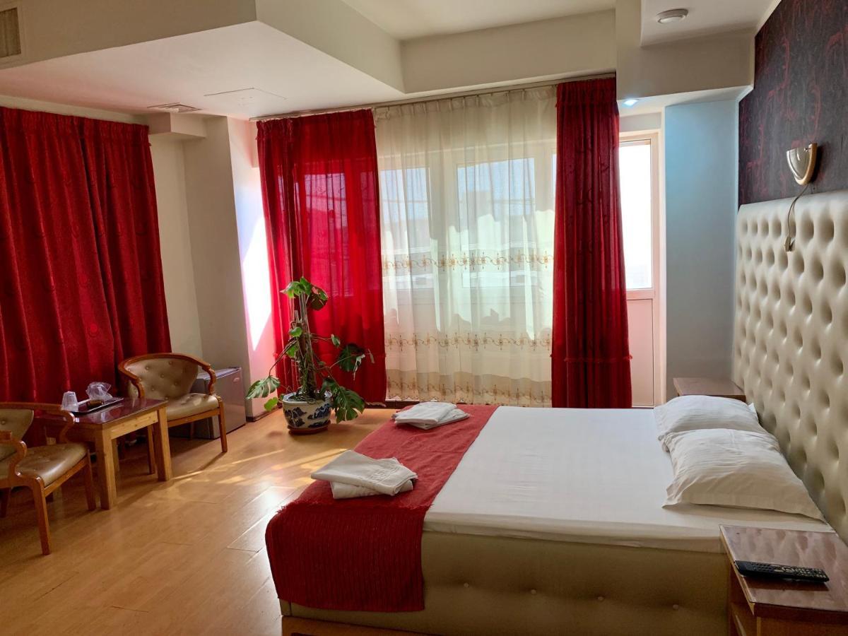 Hotel Funnytime Бухарест Экстерьер фото