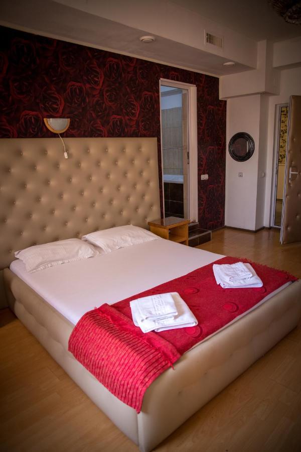 Hotel Funnytime Бухарест Экстерьер фото