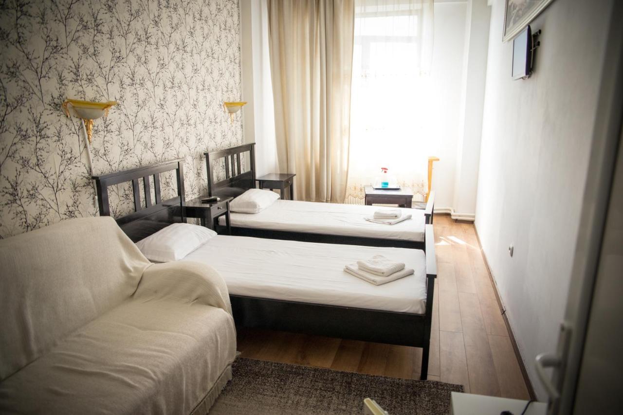 Hotel Funnytime Бухарест Экстерьер фото