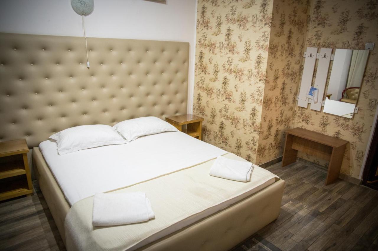 Hotel Funnytime Бухарест Экстерьер фото