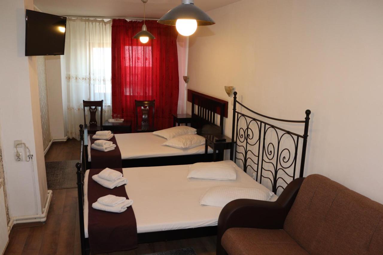 Hotel Funnytime Бухарест Экстерьер фото