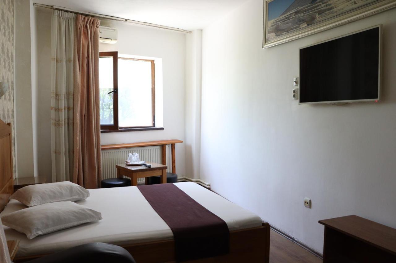 Hotel Funnytime Бухарест Экстерьер фото