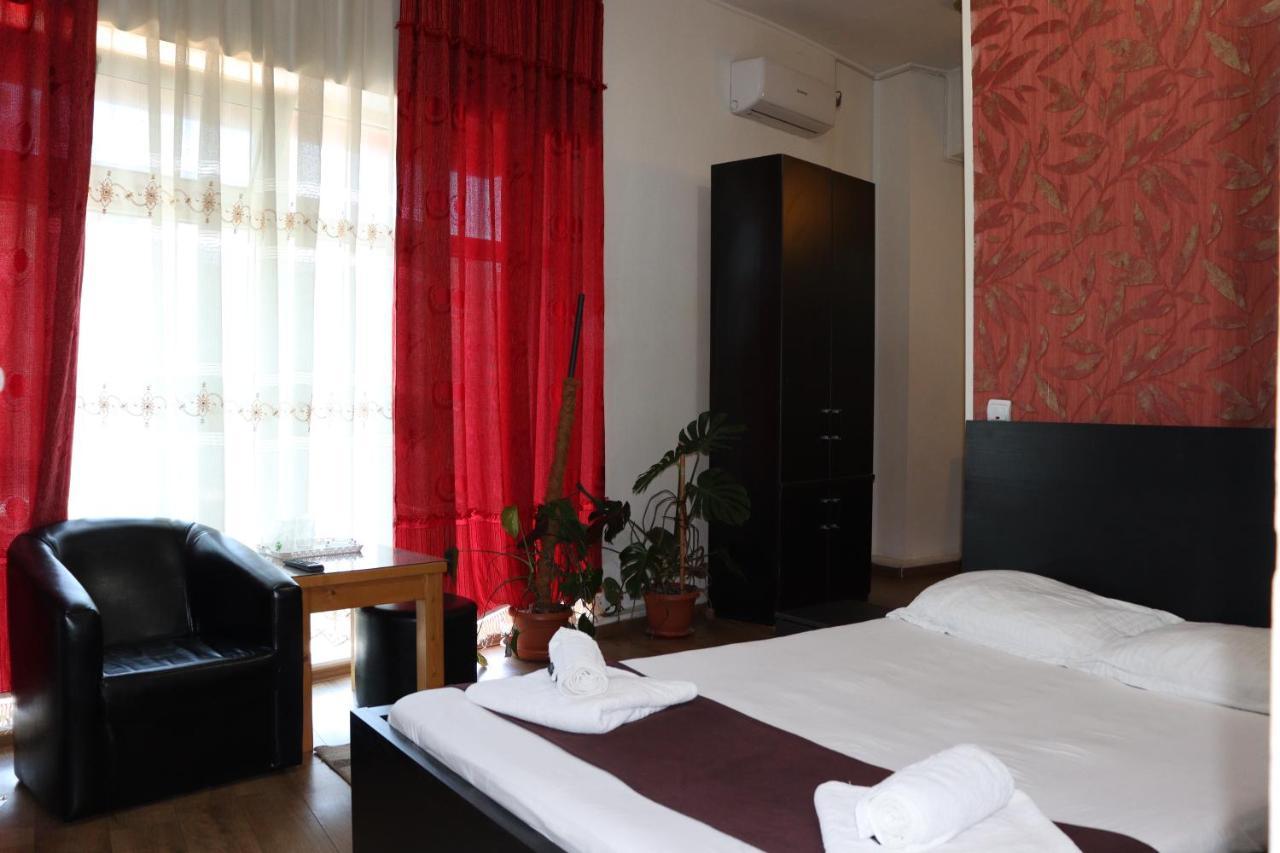 Hotel Funnytime Бухарест Экстерьер фото