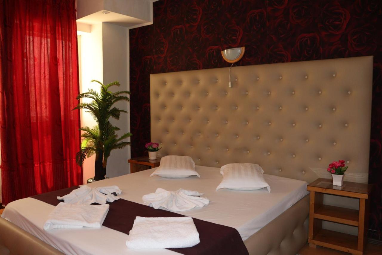 Hotel Funnytime Бухарест Экстерьер фото