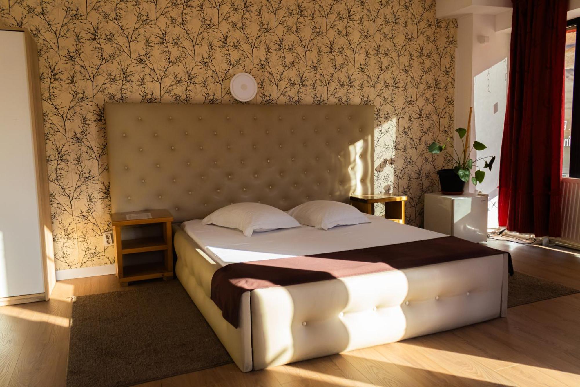 Hotel Funnytime Бухарест Экстерьер фото