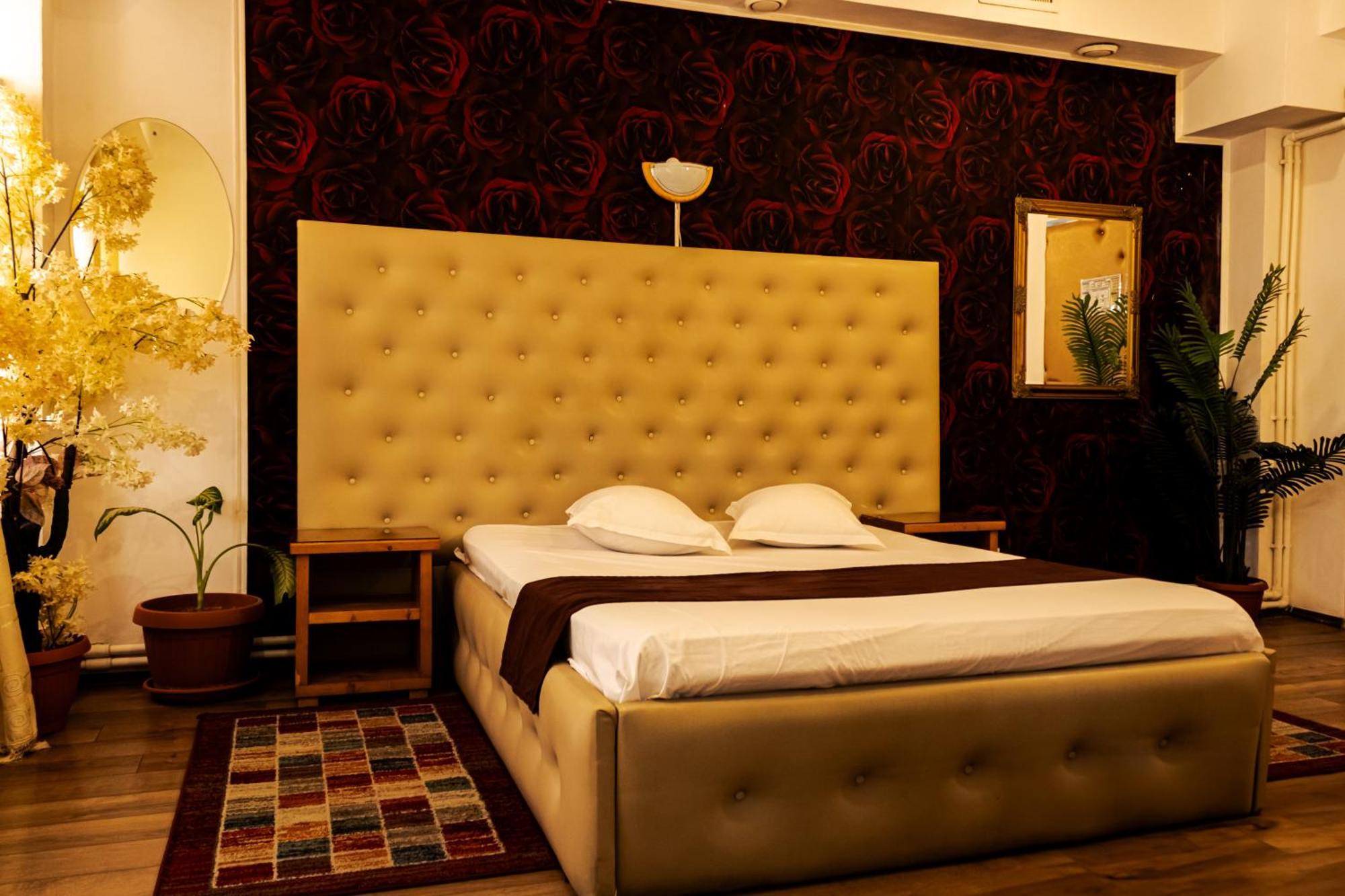Hotel Funnytime Бухарест Экстерьер фото