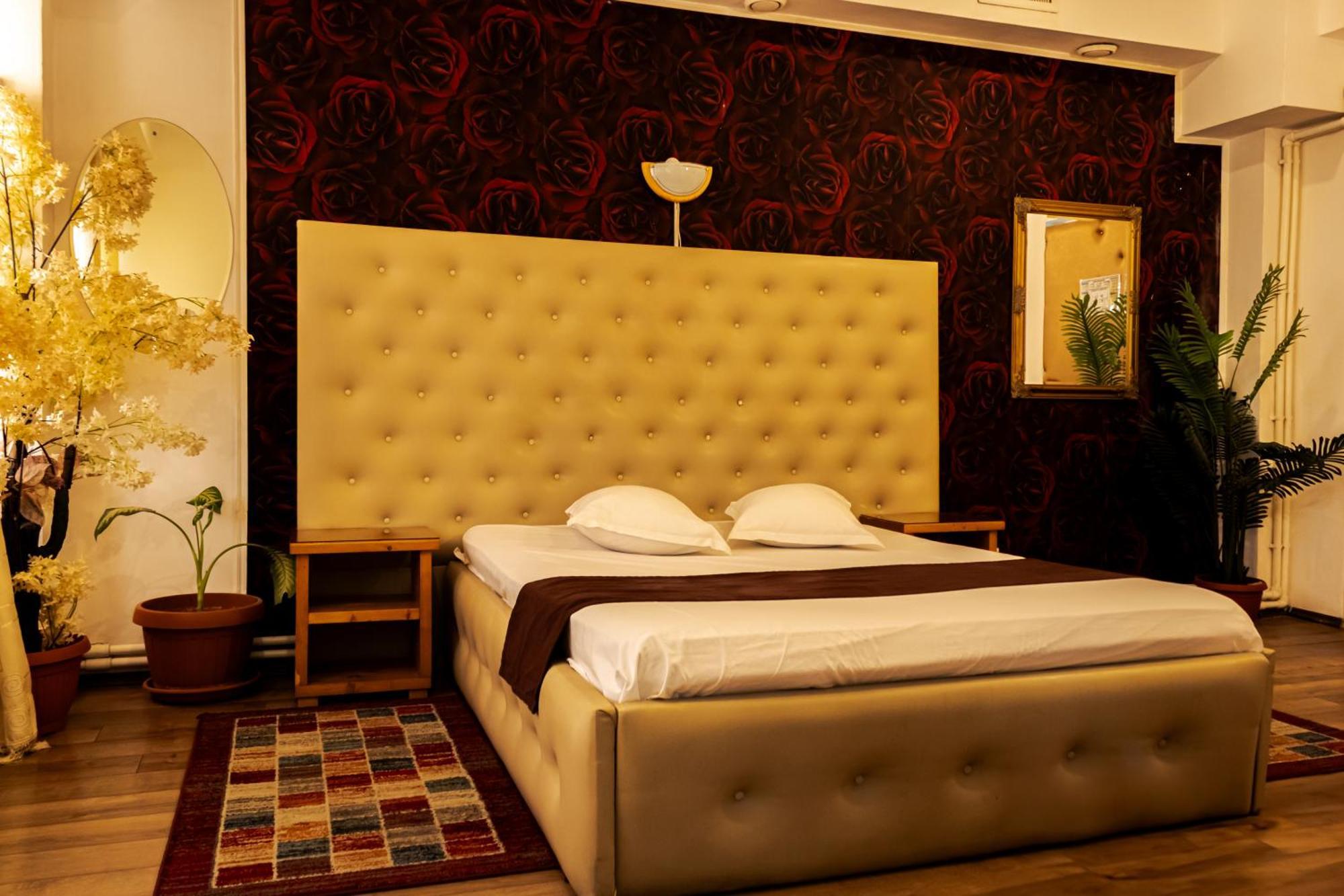 Hotel Funnytime Бухарест Экстерьер фото