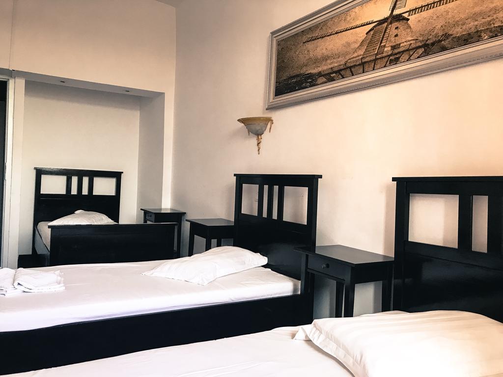 Hotel Funnytime Бухарест Экстерьер фото