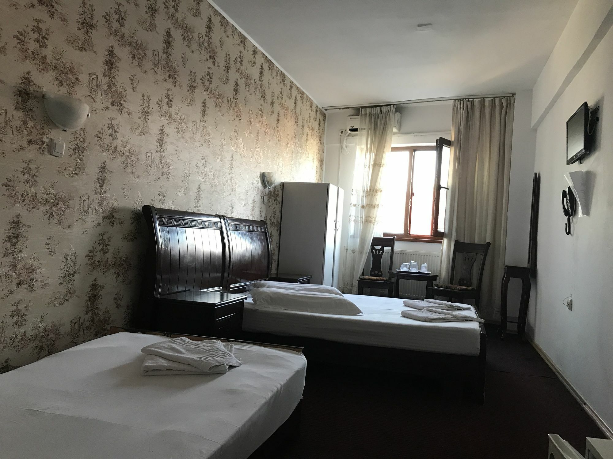 Hotel Funnytime Бухарест Экстерьер фото