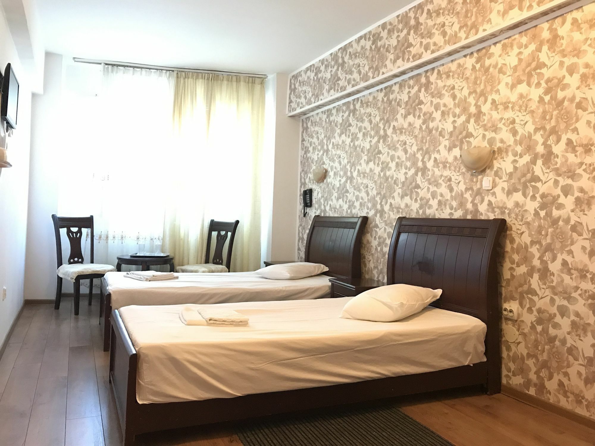 Hotel Funnytime Бухарест Экстерьер фото