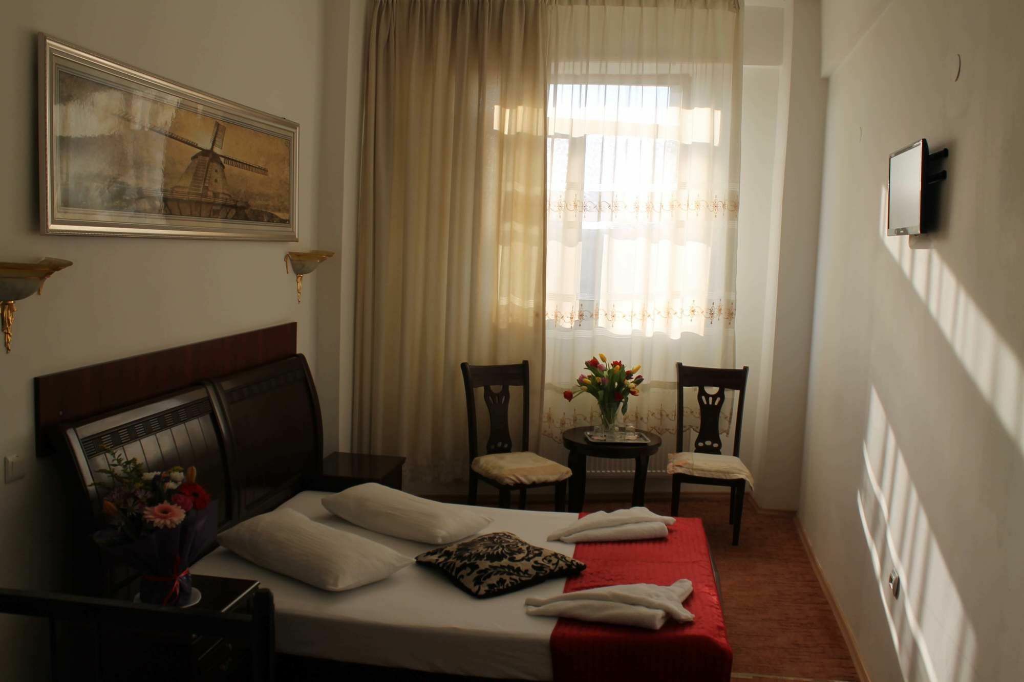 Hotel Funnytime Бухарест Экстерьер фото